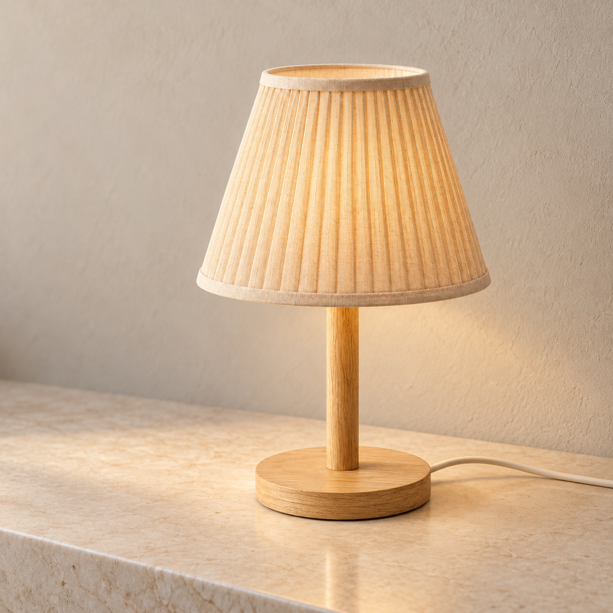 Everlumaor Wood-Look Pleated Shade Table Lamp
