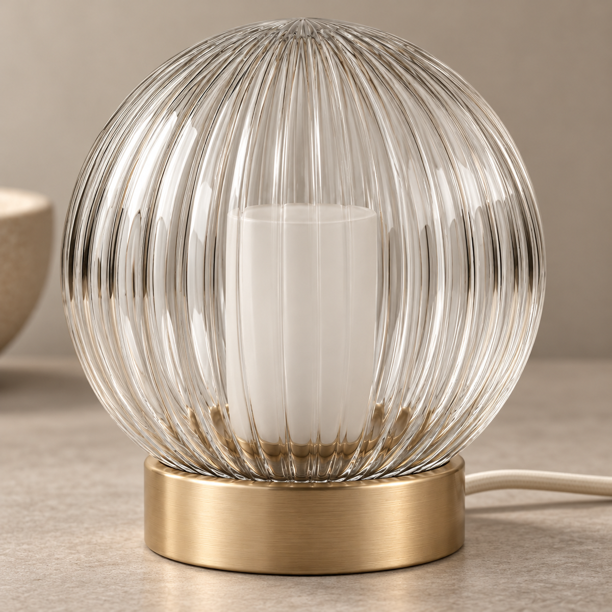 Everlumaor Clear Ribbed Glass-Look Globe Table Lamp