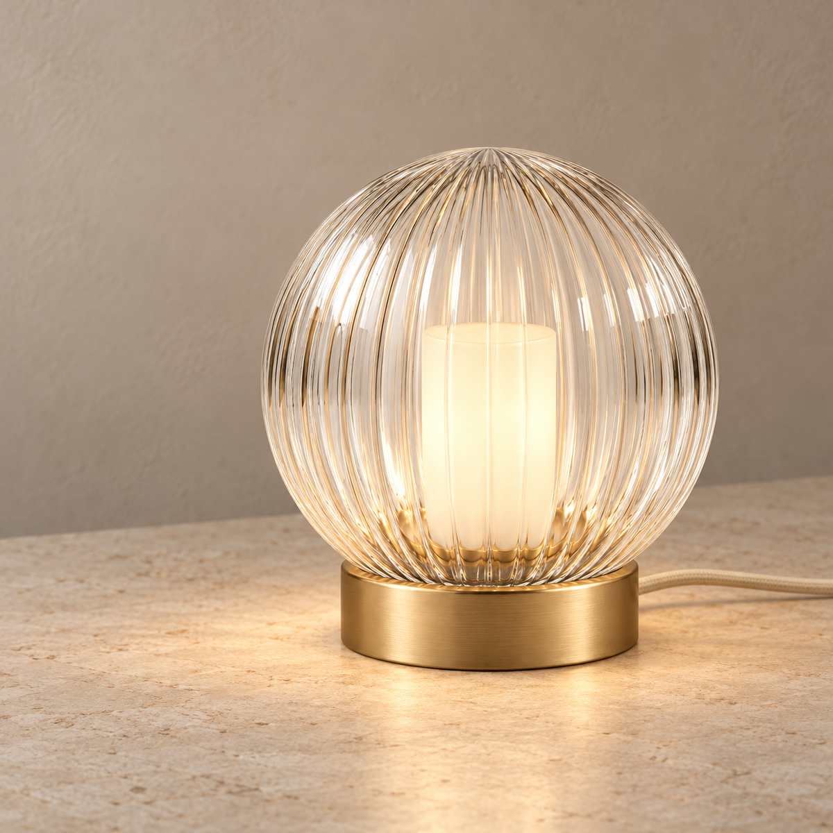 Everlumaor Clear Ribbed Glass-Look Globe Table Lamp
